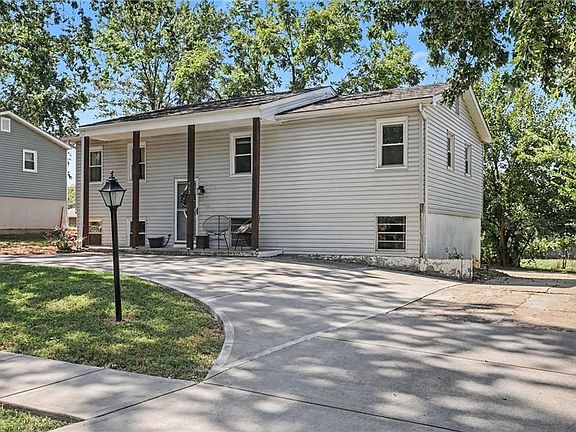 2nd image of 408 NE Richardson Pl