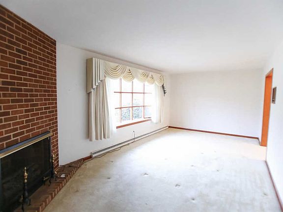 5th image of 4825 Carver St