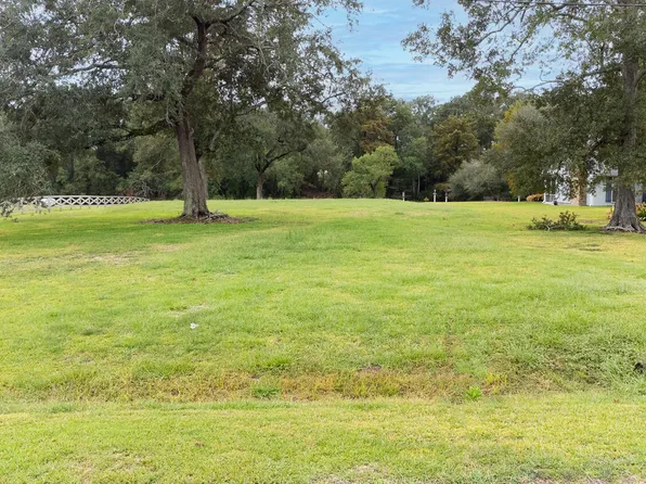 412 Interlaken Dr, New Iberia, LA 70563