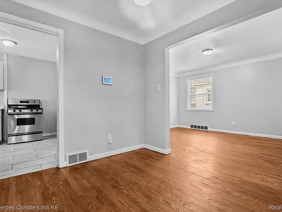 20220 Glastonbury Rd, photo 8