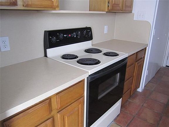 5th image of 623 Saint Charles Ct