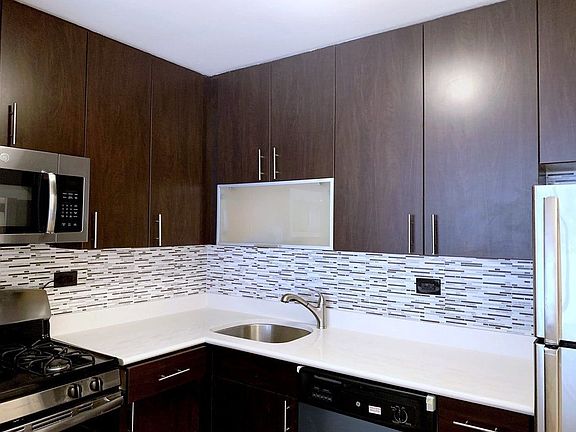 5th image of 300 Mercer St APT 19A