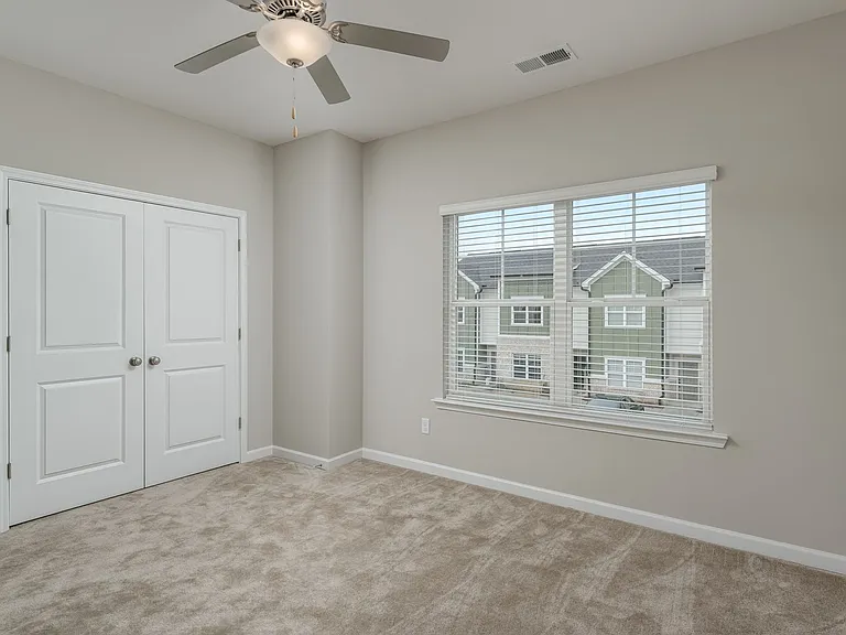Edgewood Condos — Photo 43