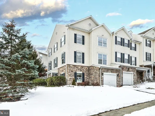 2110 Maple Crest Blvd, York, PA 17406