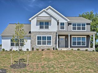 114 E Valley Rd, Denver, PA 17517