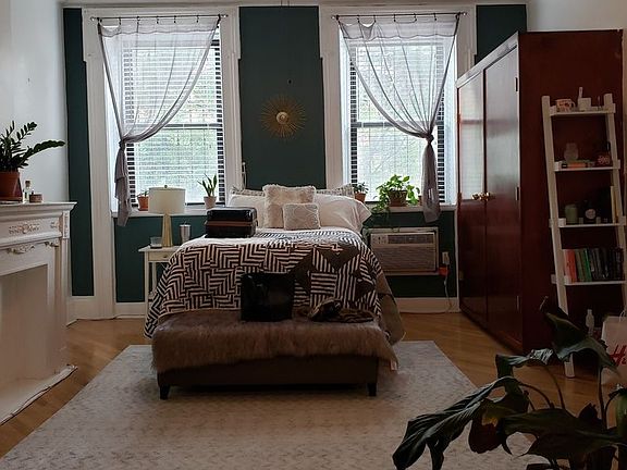 2nd image of 201 Gates Ave APT 2