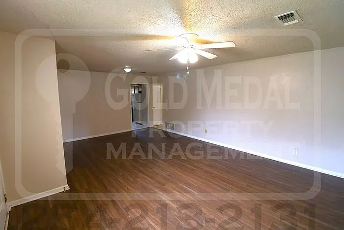 3 bed, 1.0 bath, $795 — Photo 2