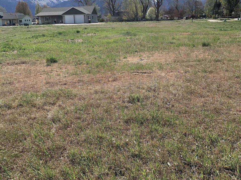 2nd image of 479 Willow Creek Rd