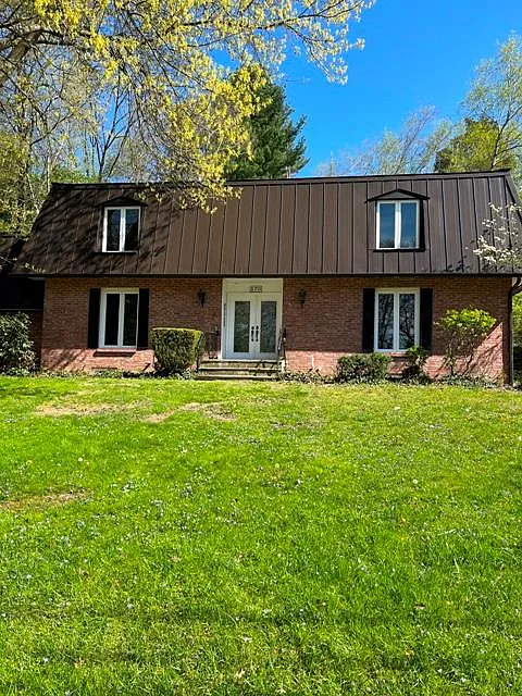 570 Bouquin Cir photo 1