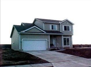 1013 Fenwick St, Papillion, NE 68046
