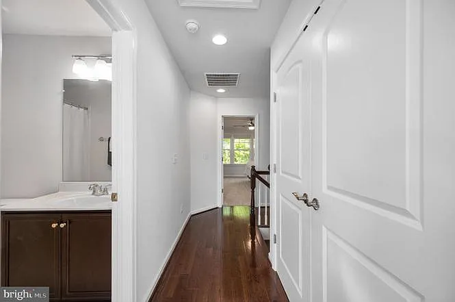 1319 Gilmore St — Photo 34