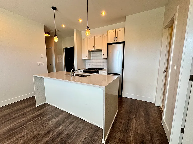 166 E 11th Ave #8 — Photo 40