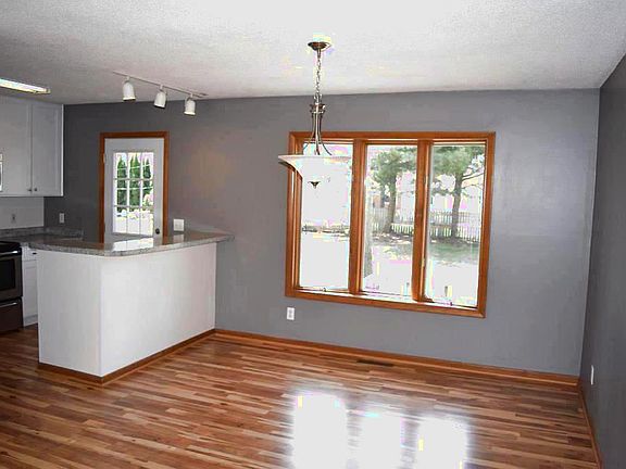 5th image of 204 Hollybrook Dr