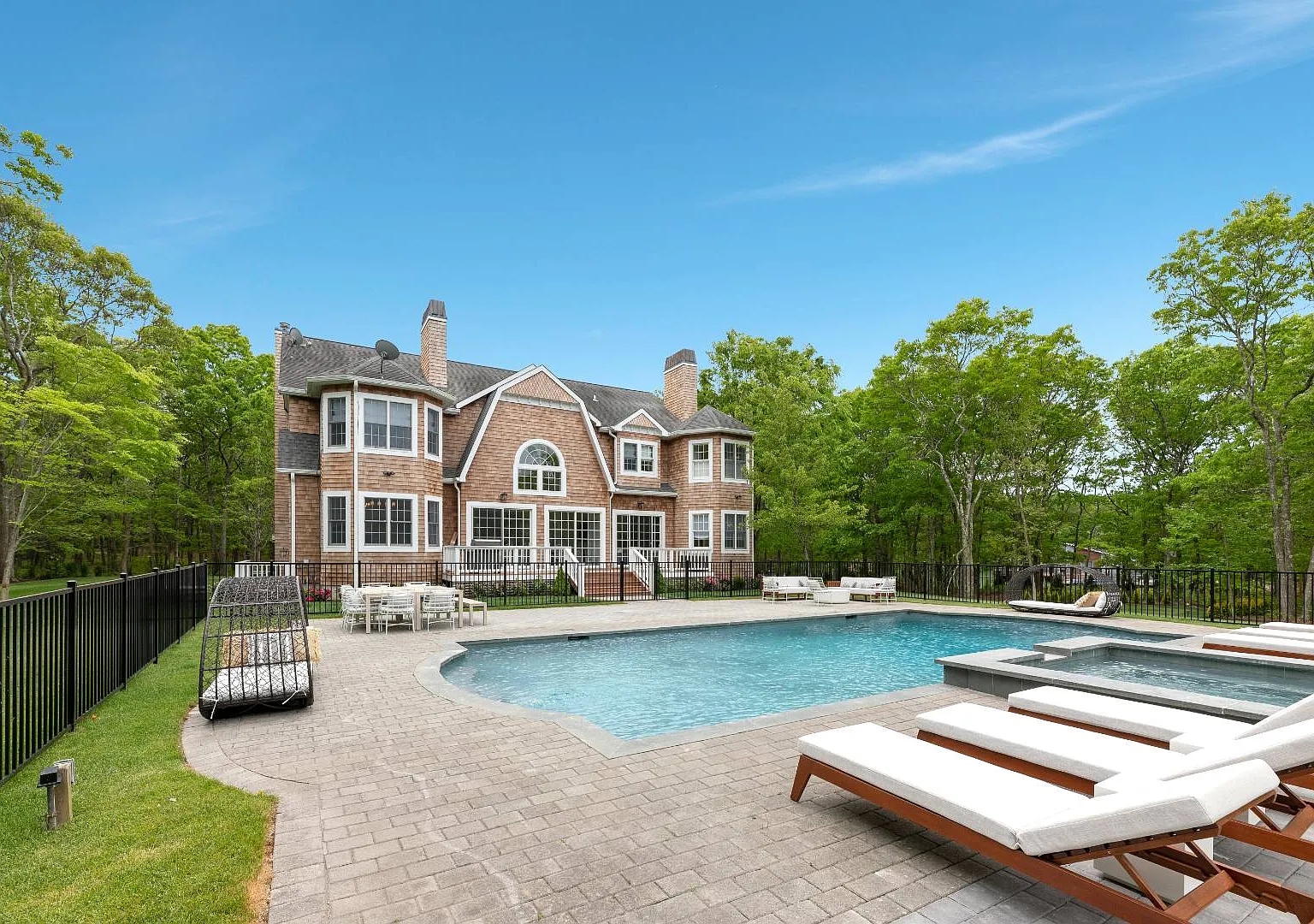 Secluded Southampton With Pool And Tennis — Photo 3