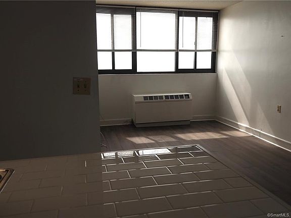4th image of 60 Strawberry Hill Ave Unit 1117