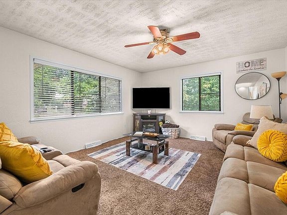 5th image of 426 Cameron Ave