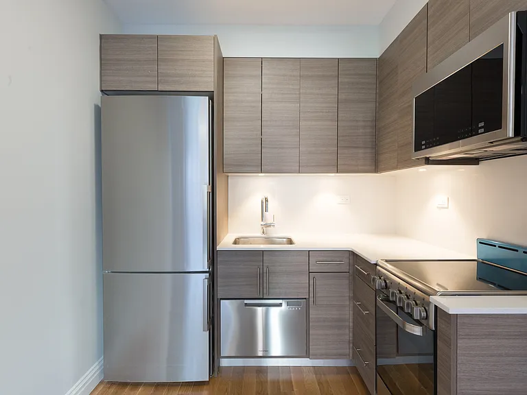 210 W 70th St #608 — Photo 4