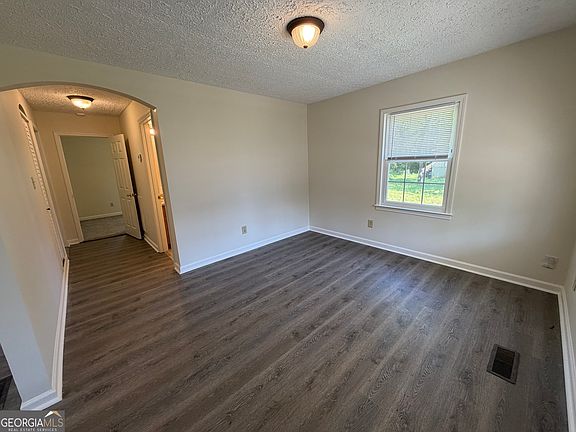 2nd image of 314 Nixon Ave SW