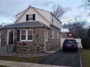 529 Woodbine St, Uniondale, NY 11553