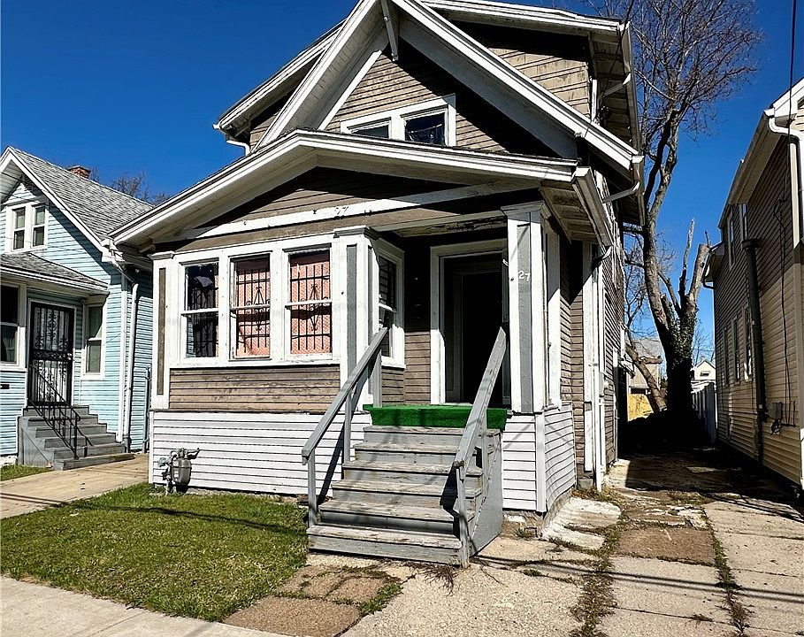 1st image of 27 Manhattan Ave