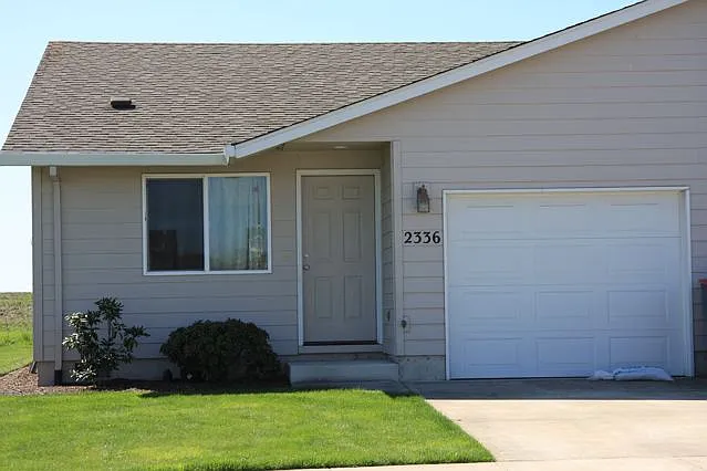 2336 SW Redmond Hill Rd — Photo 1