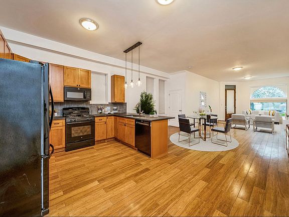 2nd image of 4558 S Lake Park Ave APT 1