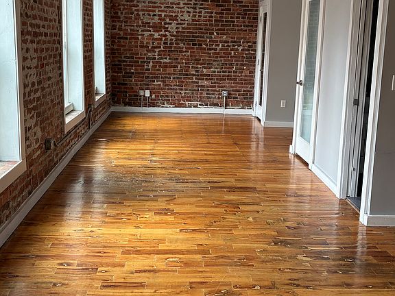3rd image of 607 22nd St APT 208