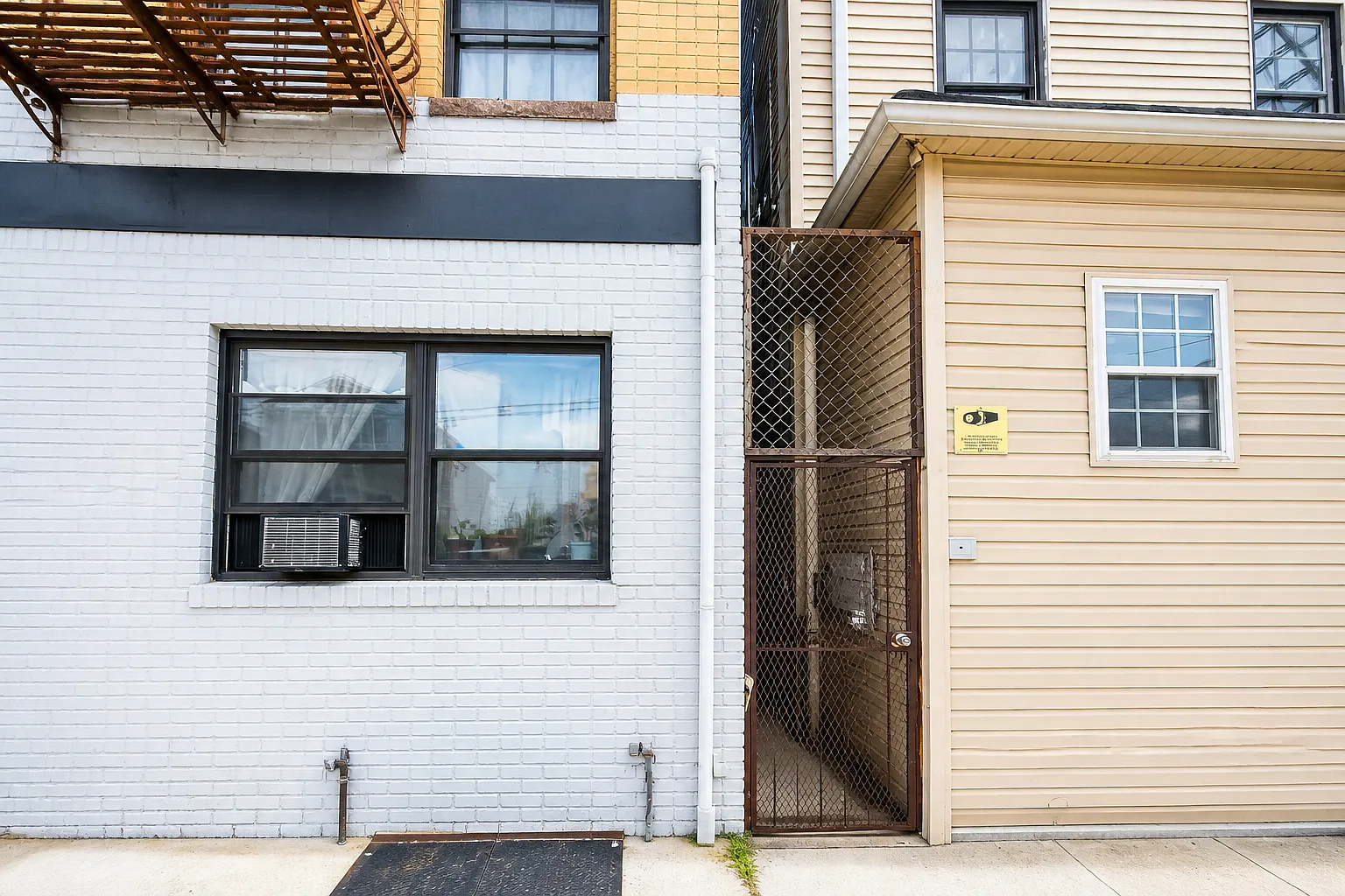 2 bed, $1,895 — Photo 1