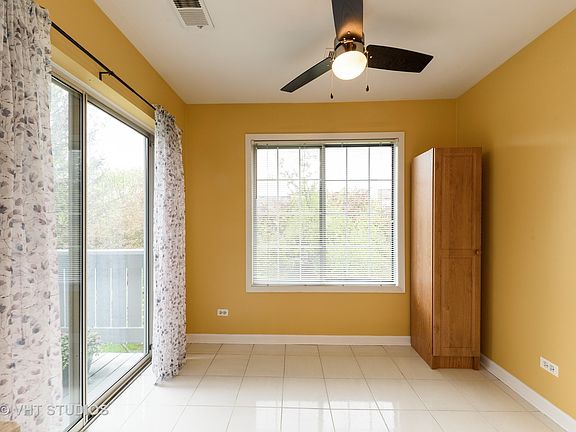 5th image of 1701 Chesapeake Ln APT 4