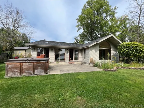 2228 E River Rd, Grand Island, NY 14072