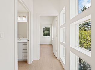 Duke Henry Flats, Portland, OR 97266