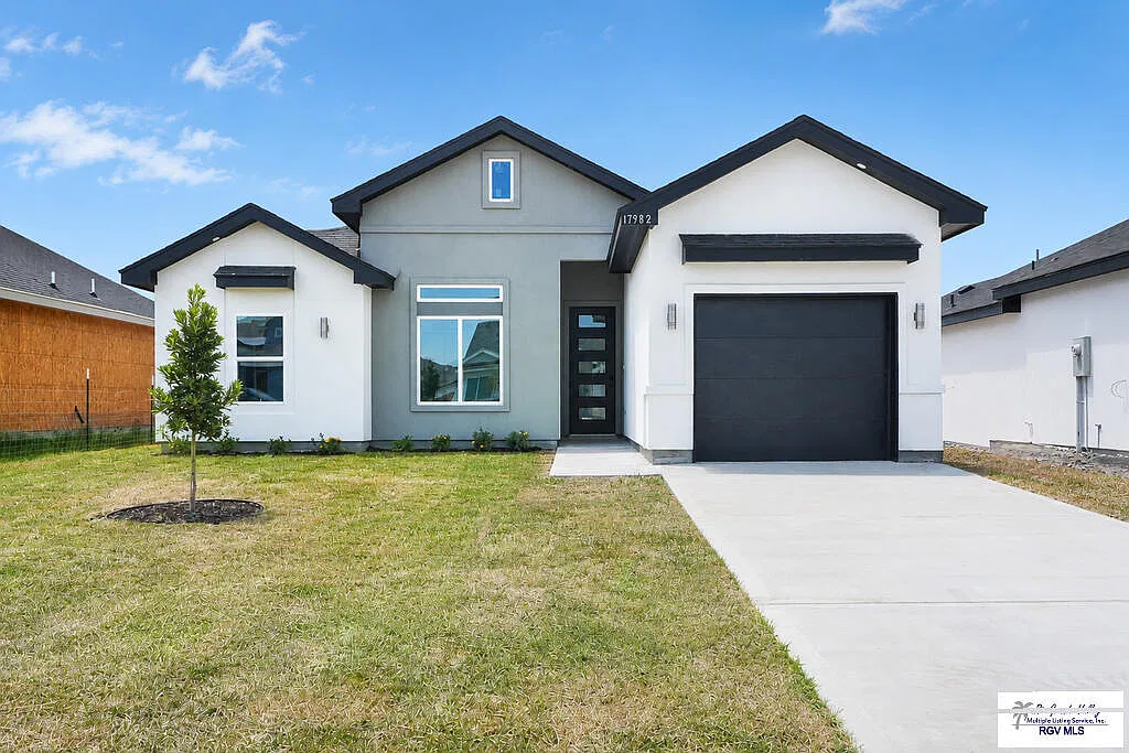 3 bed, 2.0 bath, 1197 sqft, $1,700 — Photo 2