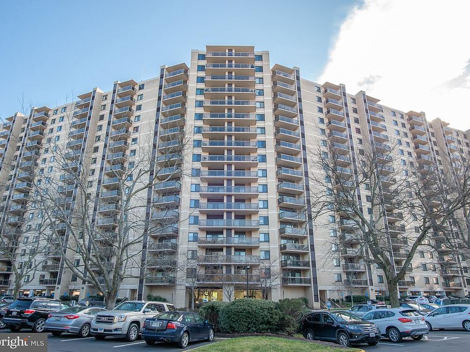 1st image of 205 Yoakum Pkwy Unit 908