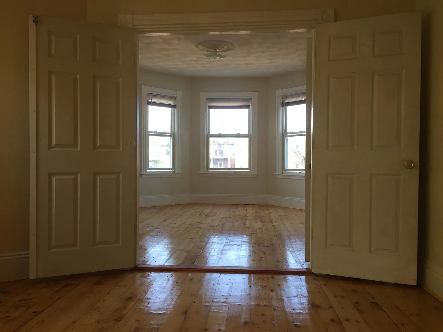 262 Maverick St — Photo 1