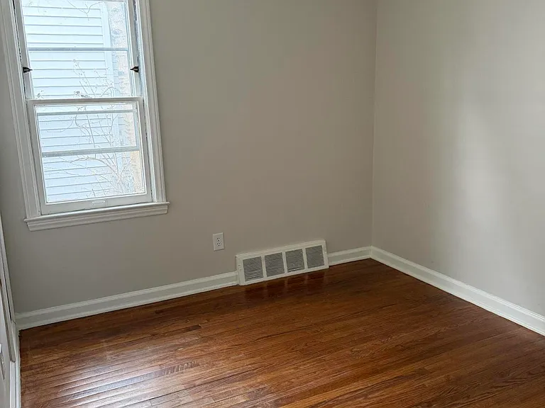 20202 Washtenaw St — Photo 12