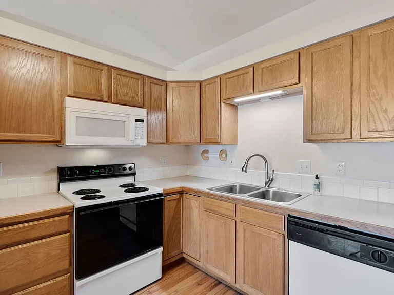 1385 Keywood Ct — Photo 8