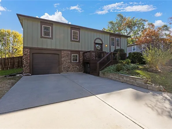 612 S Montclaire Dr, Olathe, KS 66061