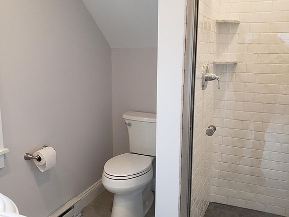 4th image of 47 Henry St #B