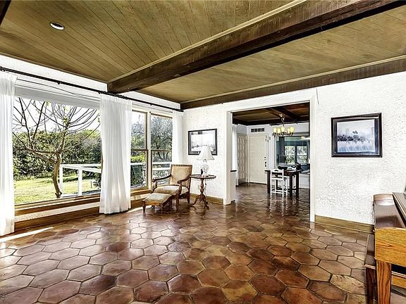 5th image of 2314 Royal Crest Cir