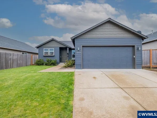 1423 SE Snowberry Ave, Dallas, OR 97338