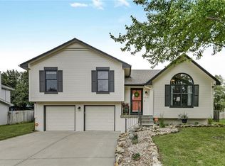 1610 NE 101st Ter, Kansas City, MO 64155
