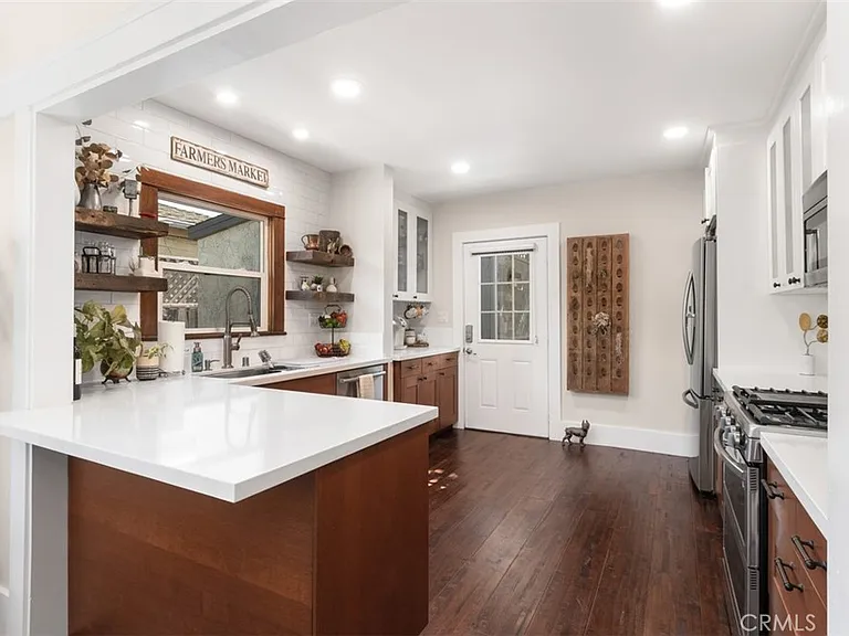 3390 Herman Ave — Photo 10