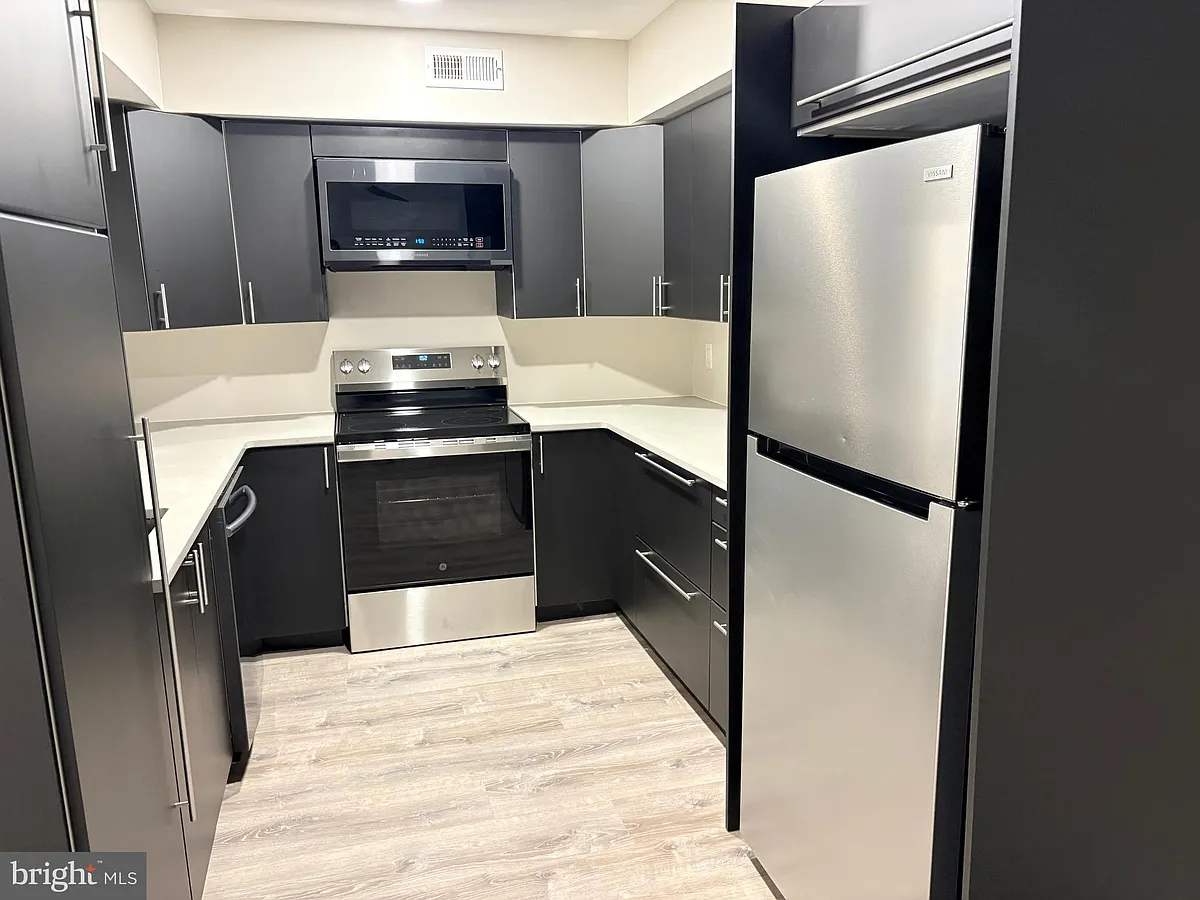 Building Photo - 601 Gregorys Way