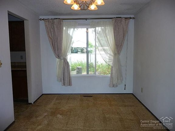 5th image of 1021 SE 7th St