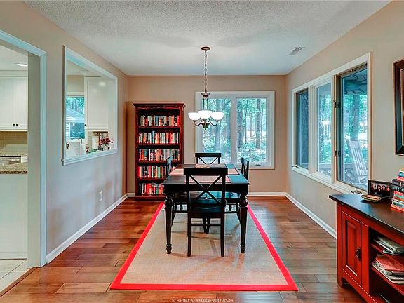 3rd image of 15 Fernwood Trl