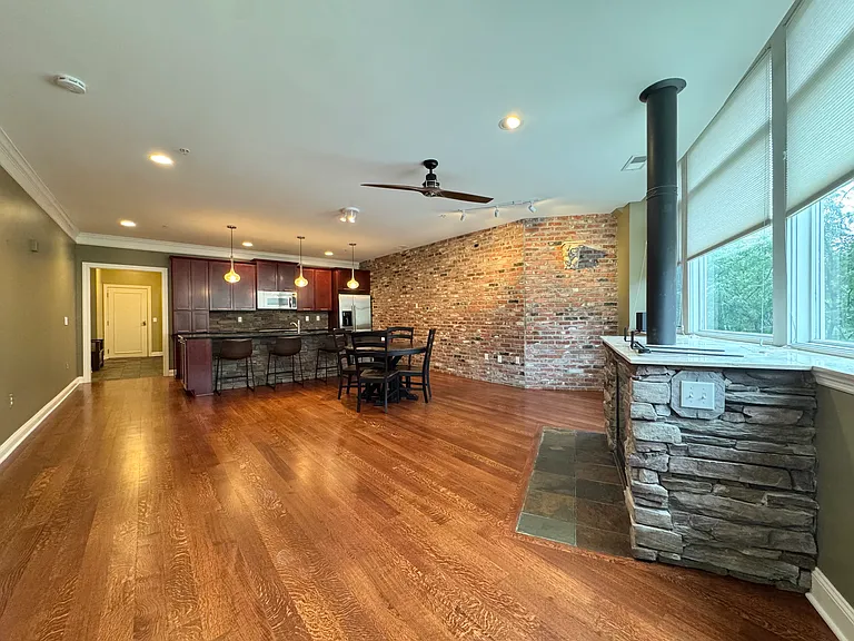 2929A McGee Trafficway #200A — Photo 22