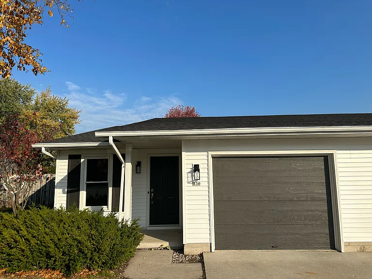834 Nicholas Ct #836 — Photo 2