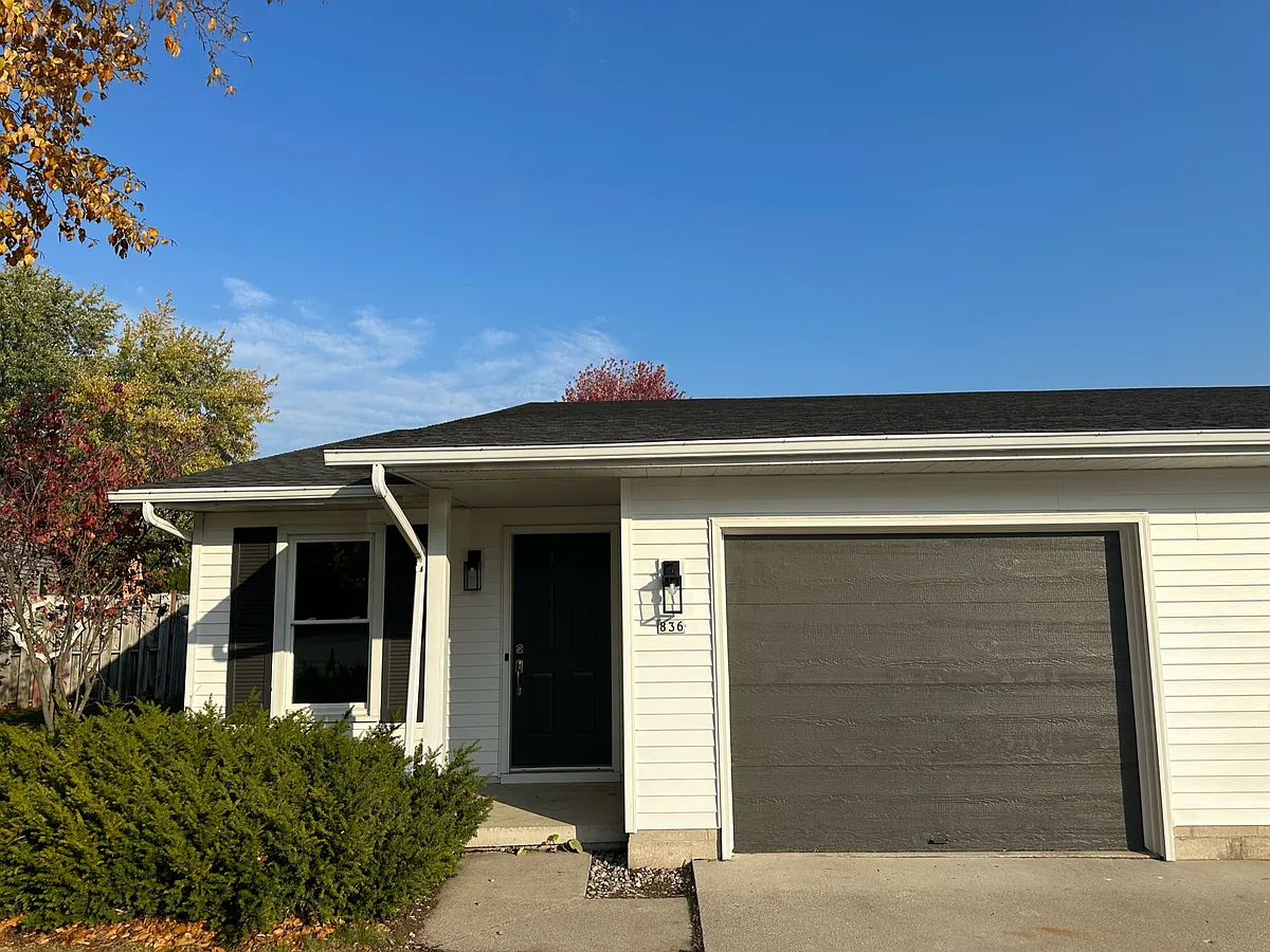 Building Photo - 834 Nicholas Ct #836