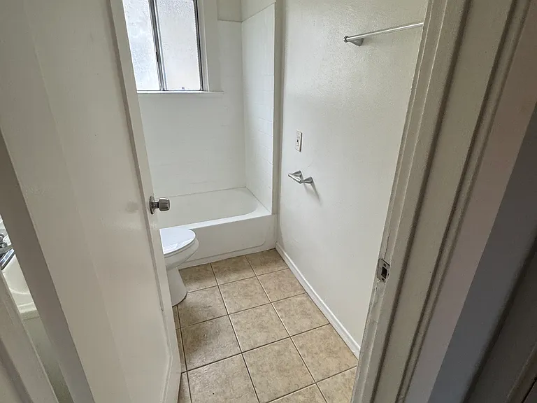 1519 Obispo Ave #6 — Photo 9