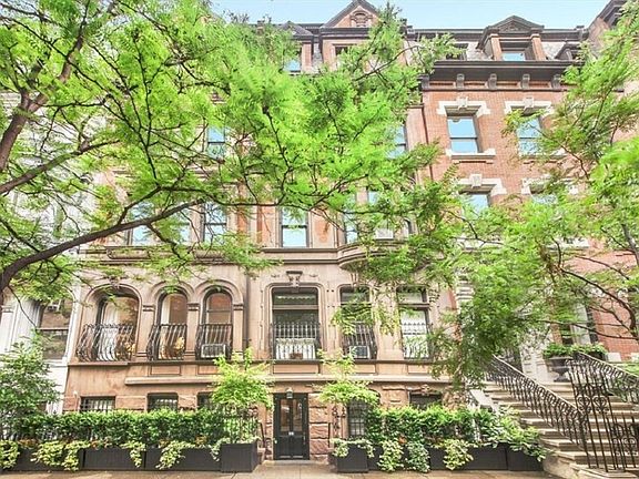 4th image of 54 E 83rd St APT 3D